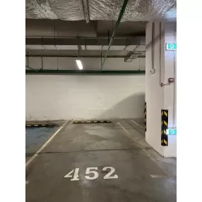 Продам машиноместо.